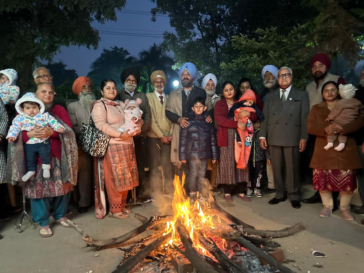 House Owners Welfare Society Phase-5 organized a program to celebrate Lohri for girls in Yaarana Bhawan Phase-5.